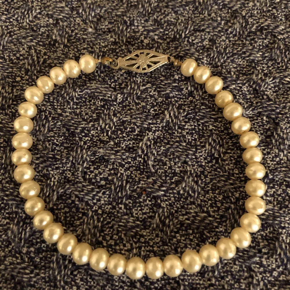 Pearl bracelet